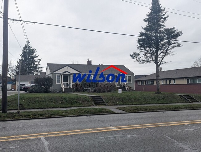 Building Photo - 2132 Porter St Unit A