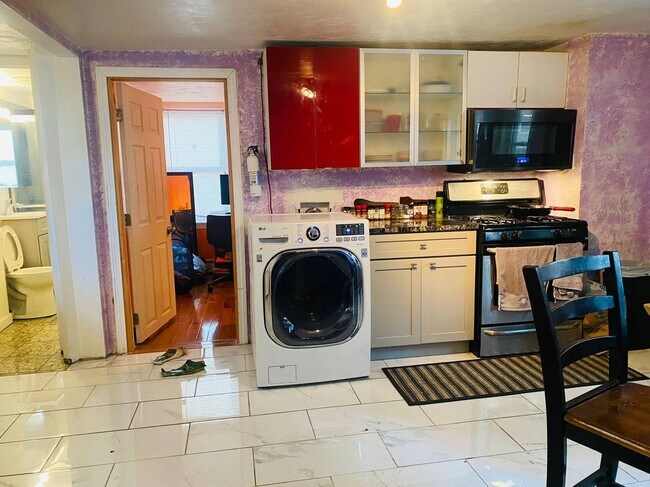 Building Photo - 40 Bristol St Unit 1 Rental