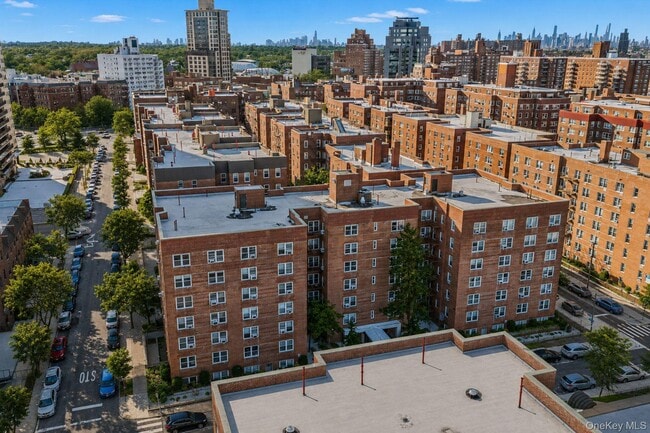 Building Photo - 72-10 112th St Unit 3B