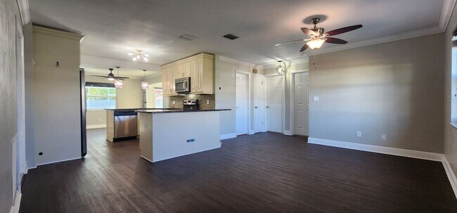 Photo - 8211 7th St N