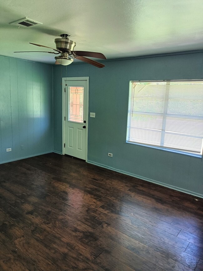 Photo - 385 Jones Rd