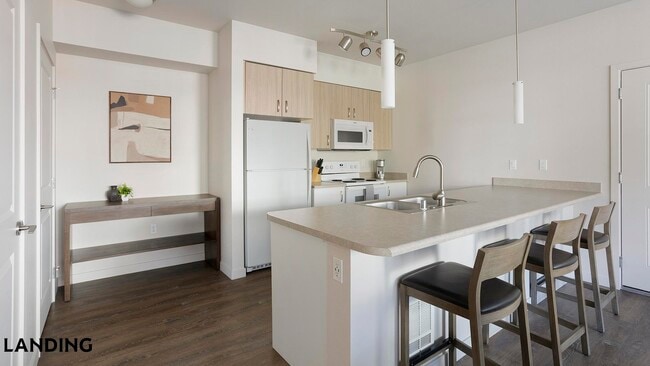 Photo - 17500 25th Ave NE Unidad LL201