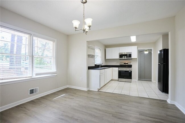 Photo - 2058 River Rd