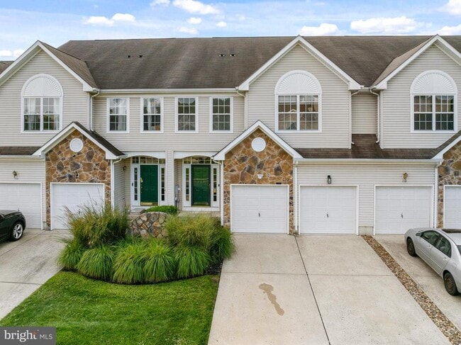 Photo - 156 E Country Club Dr
