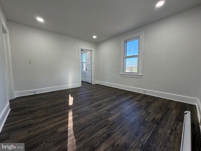 Photo - 517 Bentley Ave Unidad C