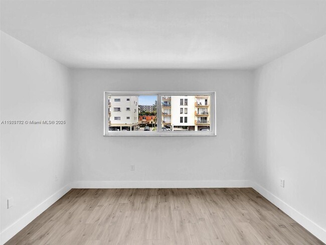 Photo - 3626 NE 168th St Unidad 605