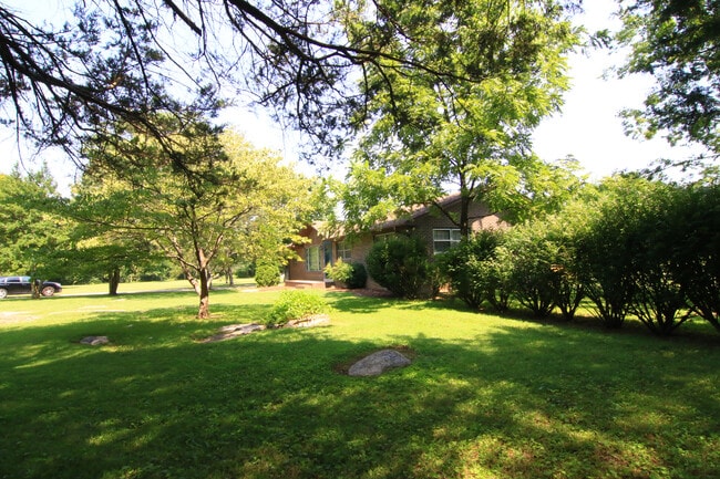 706 Cathy Ct