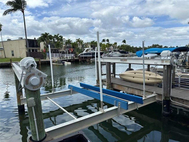 Photo - 925 NE 26th Ave