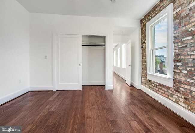 Photo - 1252 Wisconsin Ave NW