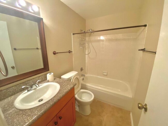 Photo - 15210 Macadam Rd S