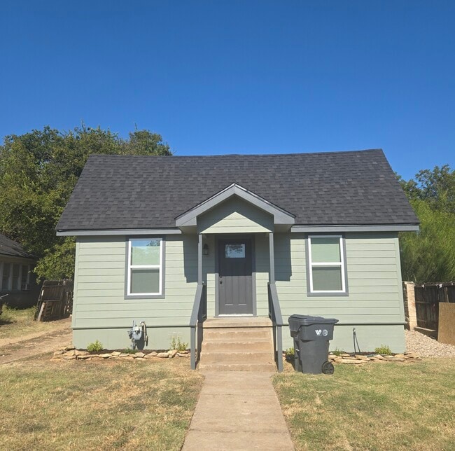 Building Photo - 415 N 23rd St