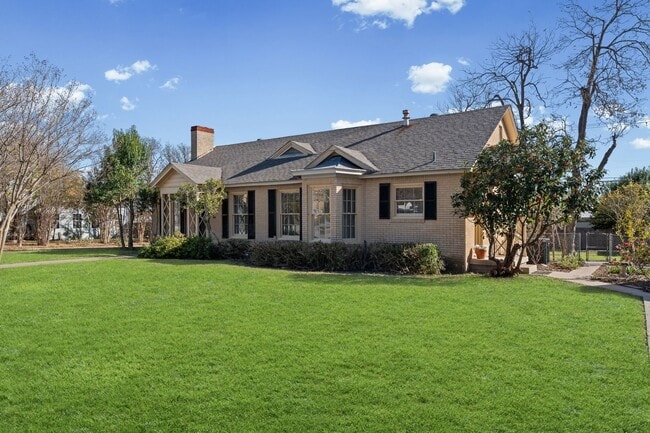 Photo - Spacious 3 Bed / 3 Bath Single Family with Large Fenced Yard and Deck in Temple ISD