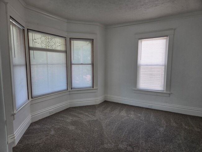 Photo - 3 Bedroom with New Flooring !
