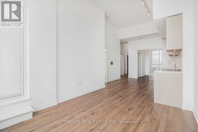 Photo - 395 Dundas St W Unit 118
