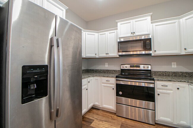 Photo - 3300 Twelve Oaks Blvd