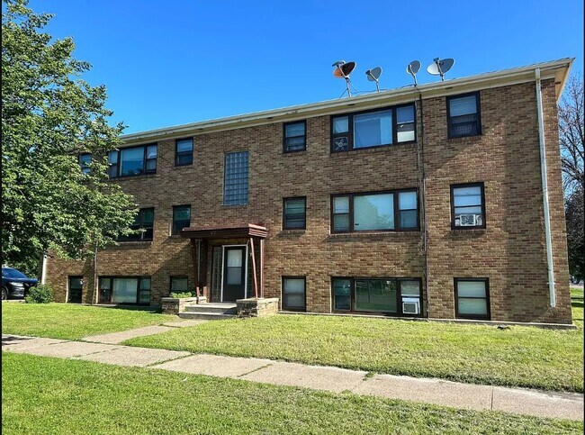 Building Photo - 97 Orme St E Unit 102