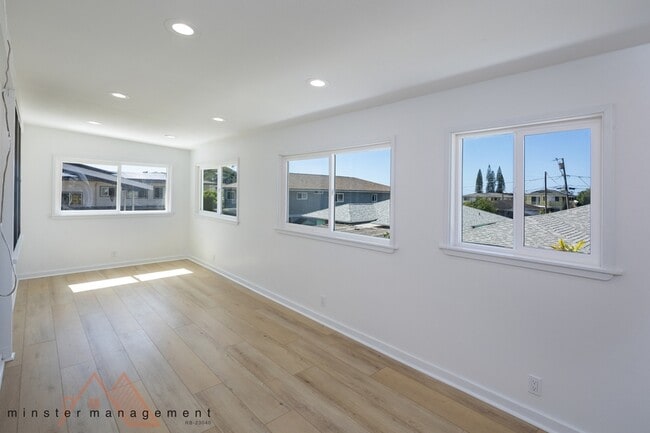 Photo - 637 Wyllie St