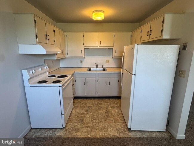 Photo - 3876 Shadywood Dr Unit 8