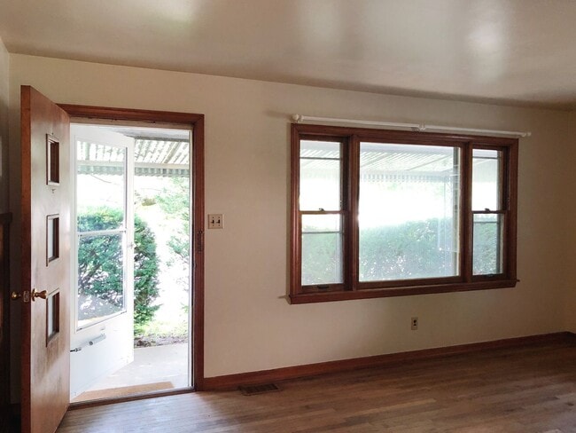 Photo - Huntington 01