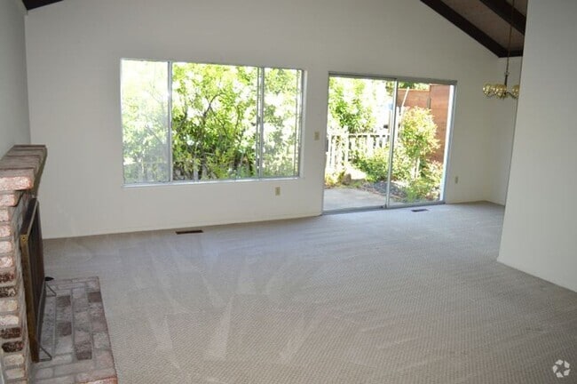 Building Photo - Clar65-67 Unit 65 Rental