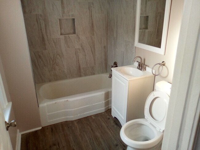 Bathroom - 4401 Irving Ave N Unit 4403