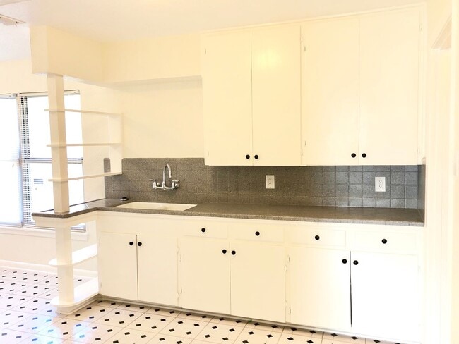 Photo - 210 Laddie Pl