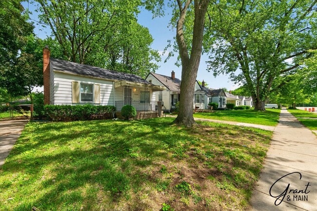 Building Photo - $1200 2 bedroom ranch