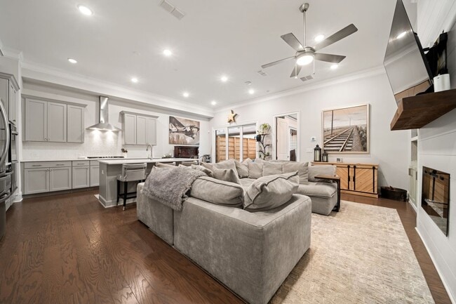 Photo - 762 Stickley Oak Way