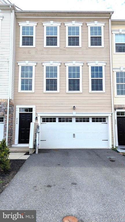 Photo - 224 Jenny Dr