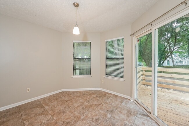 Photo - 6052 Creekford Dr