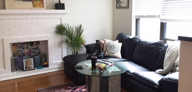 Photo - 717 W Roscoe St Unit 2