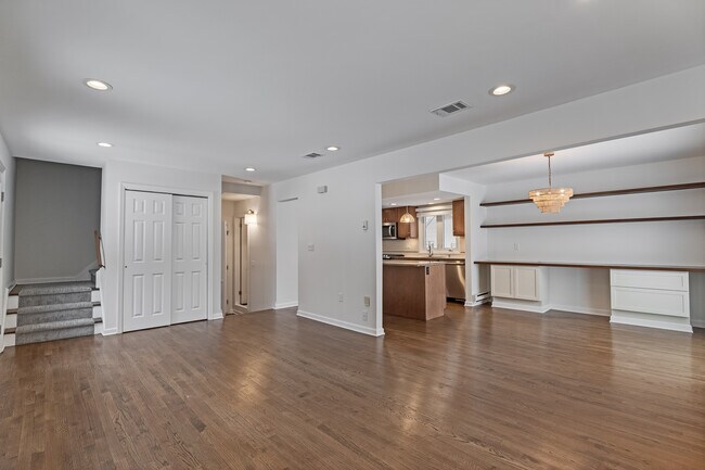 Photo - 8 Somerset Hills Village