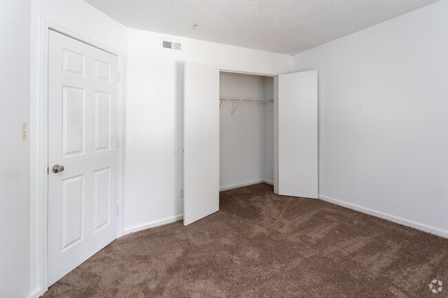 2BR, 2BA - 860SF