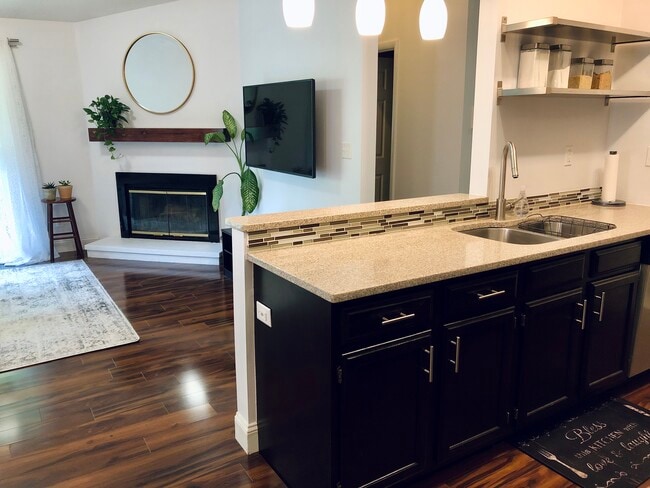 Photo - 8859 Eagleview Dr Unidad 10