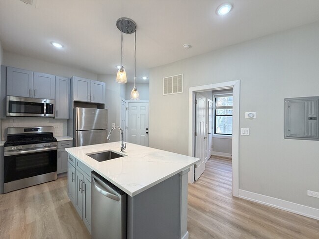 Photo - 452 W Belden Ave Unit 1