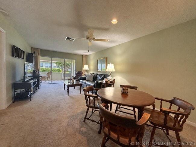 1121 Boxwood Dr
