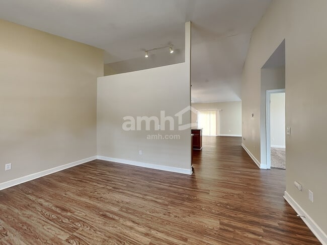 Photo - 16 Greenbranch Way