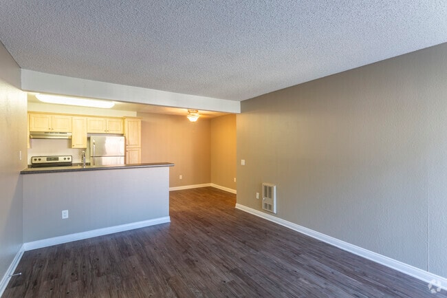 1 BR, 1 BA - 627 SF - Skyline