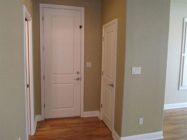 Photo - 115 W Main St Unit 115B