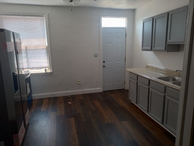 Photo - 2727 Mura St