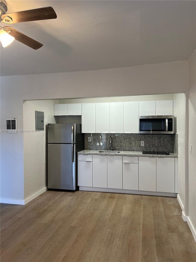 Building Photo - 361 Sharar Ave Unit 2 Rental
