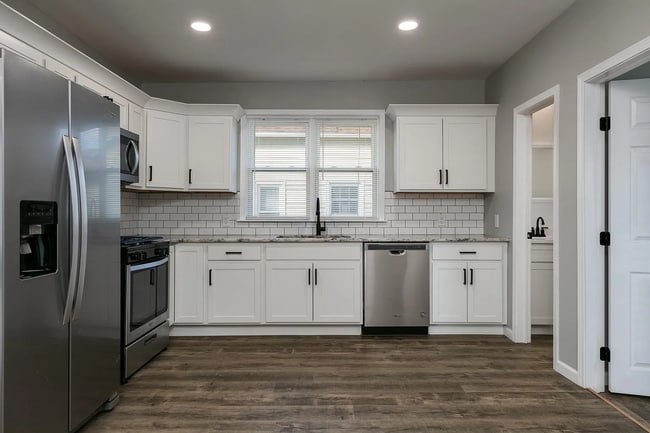 Building Photo - 318 Bronson St Unit 101