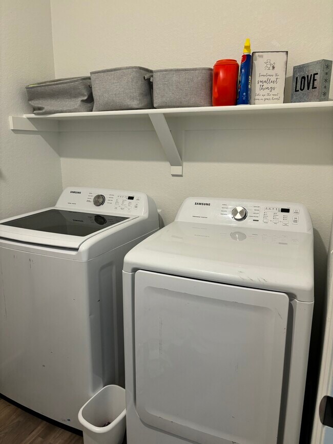 Photo - 404 Millwall Cir