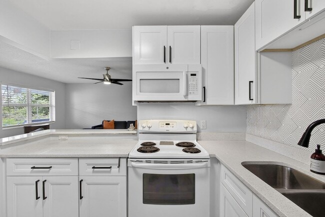 Building Photo - 155 Windsor G Unit 155