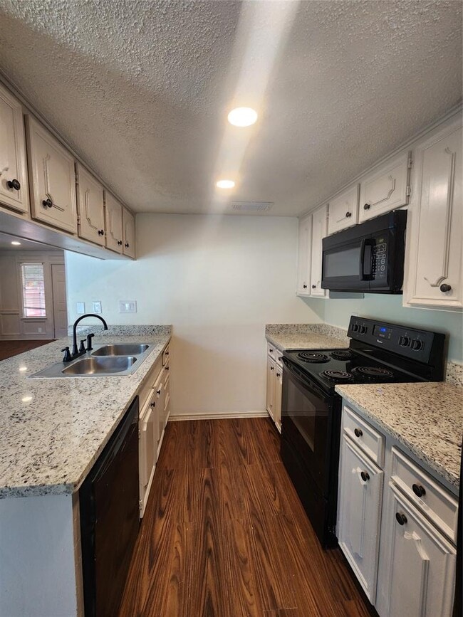 Photo - 2900 Lovell Dr
