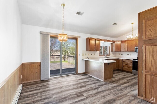 Building Photo - 650/652 Millbrook Drive Unit 652 Rental