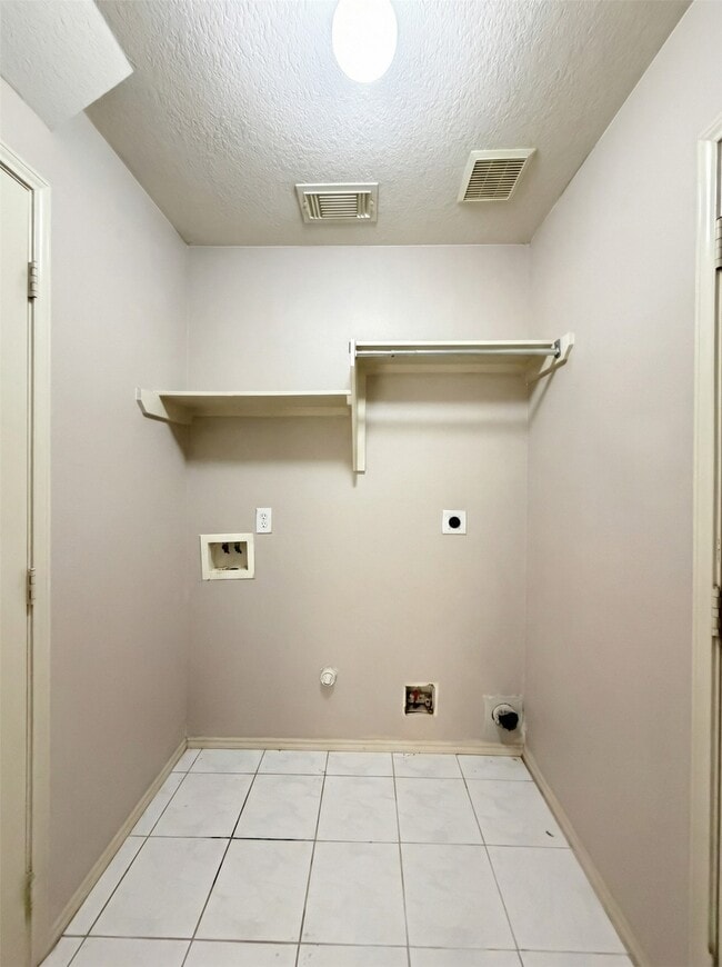 Building Photo - 10307 Sugarbridge Trail