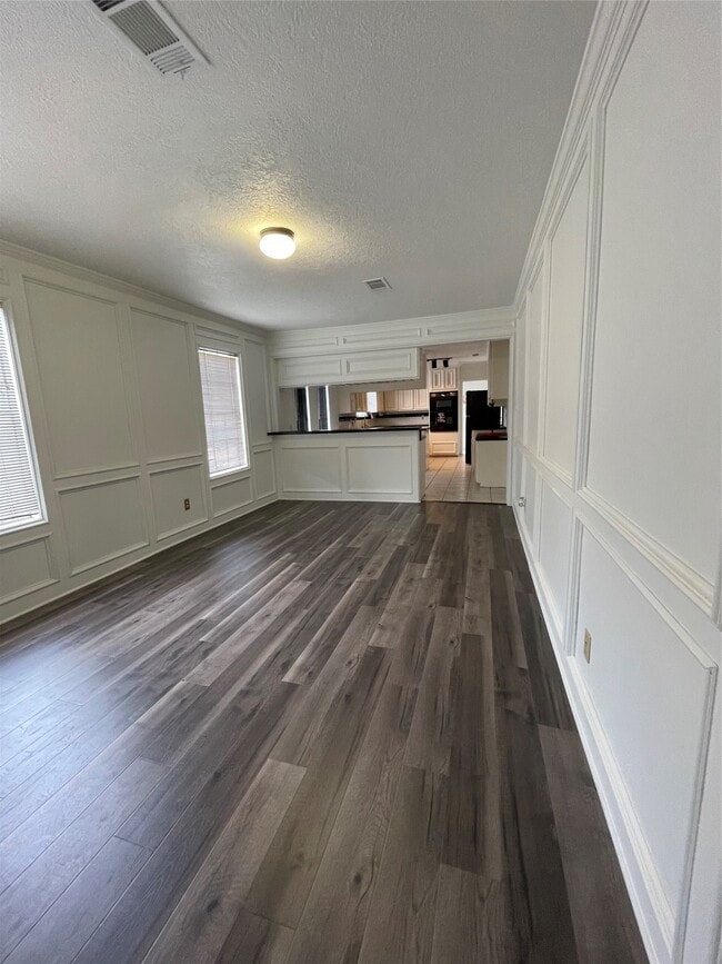 Photo - 827 Booth St