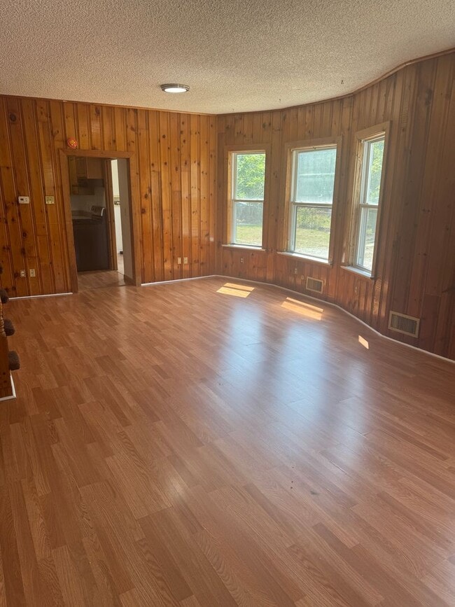 Photo - Spacious 3-Bedroom, 1-Bath Townhouse in Millville
