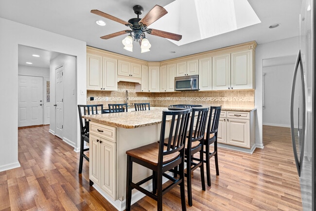 Photo - 16527 Orange Ave
